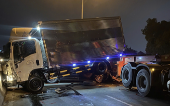 6-vehicle pile-up causes traffic gridlock on Ho Chi Minh City bridge