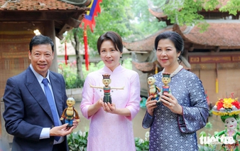 South Korean first lady wears Vietnamese ‘ao dai,’ joins cultural visit in Hanoi