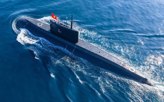 Vietnam submarine officer recounts split-second decisions underwater
