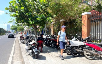 Vietnam’s Nha Trang sidewalks blocked by cafés despite enforcement efforts