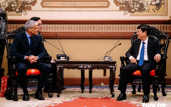 Ho Chi Minh City proposes solar power support for Cuban schools, hospitals
