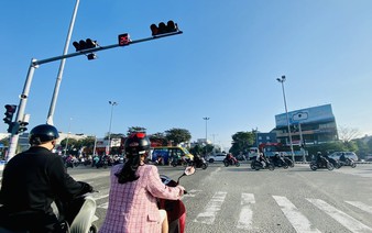 When traffic in Vietnam is navigated by courtesy