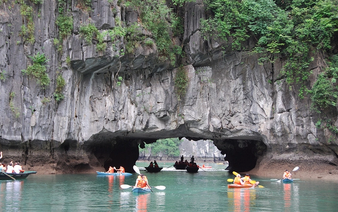 1 foreigner injured as tourist transfer speedboat sinks in Vietnam’s Ha Long Bay