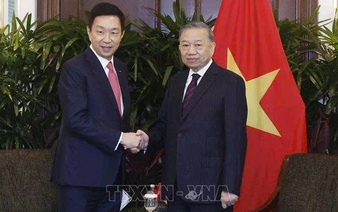Vietnam’s Party chief meets senior executives of Singapore corporations
