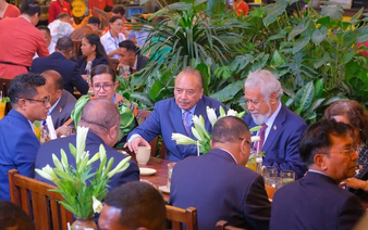 Timor-Leste PM makes Vietnamese food, Thai guests impressed by 'banh xeo' in Hanoi