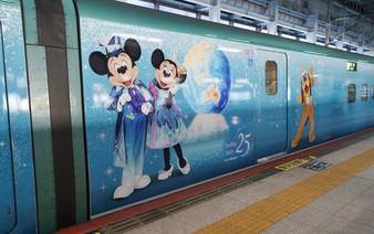 JR East starts running Tokyo Disneysea-themed Shinkansen train