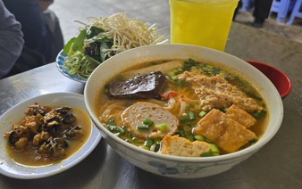 What’s inside Michelin Guide’s only Bib Gourmand ‘bun rieu’ in Ho Chi Minh City?