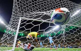 Munoz strike sends Colombia into World Cup Round of 32