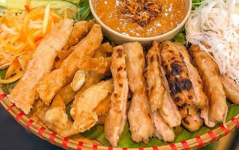 Authorities in Vietnam's Nha Trang deny rumor that grilled pork sausage contains rat meat