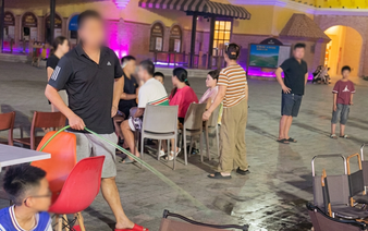 Rival stall owner sprays water at crowded neighboring stall in Vietnam tourist site 