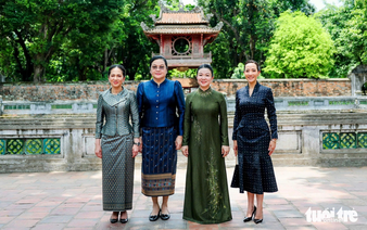 Spouses of Vietnamese, Lao, Cambodian, Thai PMs visit Temple of Literature in Hanoi