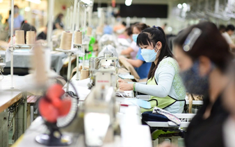 Vietnam becomes top buyer of US cotton as America remains biggest market for Vietnamese garments