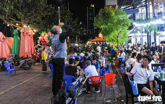 Da Nang tightens clampdown on street vendors, fire-breathing performers at eateries
