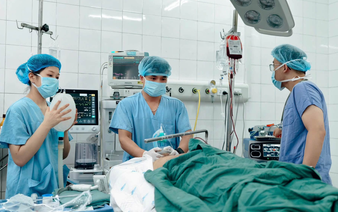 Hanoi hospitals race to treat 28 survivors after fatal expressway passenger bus crash