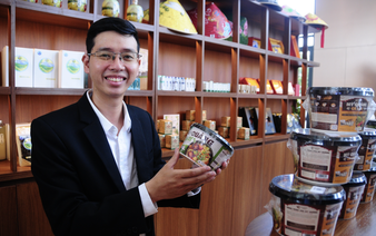 Da Nang showcases signature products at airport, 5-star resort