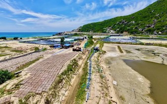 Foul odor from squid processing taints Vietnam's scenic coastal road
