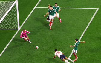 Ten-man England hang on to beat battling Mexico 3-2 in last-16 thriller