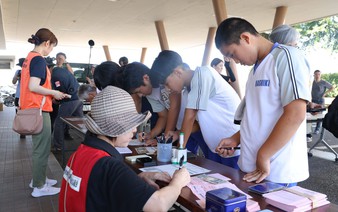 Heat, water cuts deepen hardship in quake-hit Kumamoto