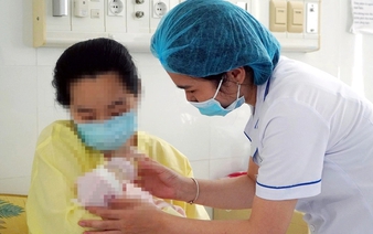 Premature baby born weighing 1.2kg recovers after intensive care in Vietnam