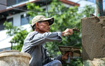 Outdoor workers in Vietnam’s major cities face growing burden from climate change