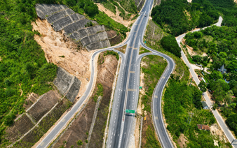 La Son-Hoa Lien expressway to open to 4-lane traffic in central Vietnam this month