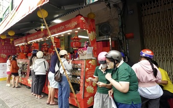Mooncake season picks up as bakeries ramp up production in Ho Chi Minh City
