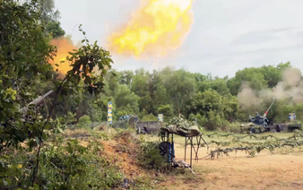 Air defense forces open fire on aerial targets during central Vietnam exercise
