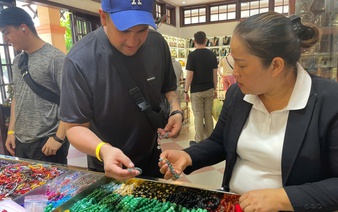 US Navy’s USS George Washington delegation experience local life in Da Nang