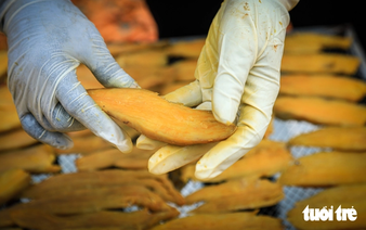 Inside craft of Vietnam’s chewy sweet potato specialty