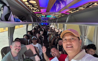 US Navy carrier strike group members explore Da Nang, buy fish sauce