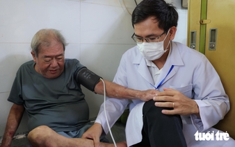 Ho Chi Minh City brings free health checkups to elderly, disabled residents at home