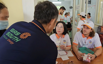 Over 100 doctors from Australia provide free health checkups for residents in north-central Vietnam
