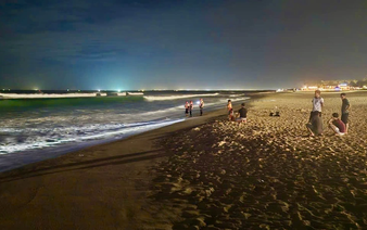Chinese tourist missing after being swept away by waves at Vietnam beach