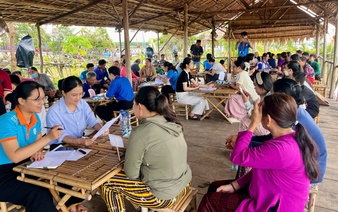 Ward in Vietnamese province assesses English skills of rural market vendors