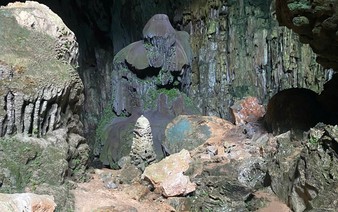 Thanh Hoa's authorities tighten safety measures at Bat Cave after rockfall