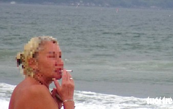 Vietnam’s Da Nang weighs penalties for cigarette littering on beach