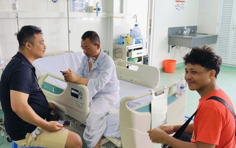 Vietnamese doctors save Myanmar tourist after severe gastrointestinal bleeding