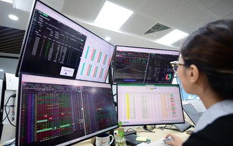 Foreign inflows return as oil firms, banks lift Vietnam's stock benchmark: Is a new uptrend emerging?