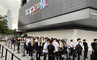 iPhone 18 hits Vietnam's stores: Crowds gather early, tens of thousands delivered