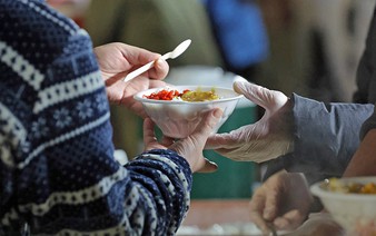Daily food spending below 500 yen among needy people in Japan