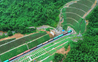First freight train safely passes through S. Korean ODA-funded tunnel in north-central Vietnam