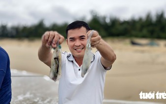 What is 'chasing squid' that earns Vietnamese fishermen millions of dong a day?