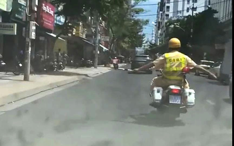 Vietnam traffic police escort critically ill foreign tourist to  hospital in Nha Trang