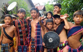 The ethnic minority kids who play gongs
