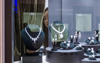 De Beers warns diamonds aren't forever