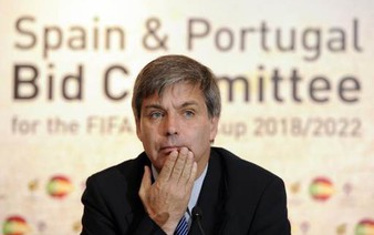 Chilean official considers FIFA bid
