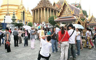 Ho Chi Minh City firms offer cheaper tours for New Year