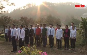 Flag salutation ceremony at Ban Gioc Waterfall in Vietnam (video)