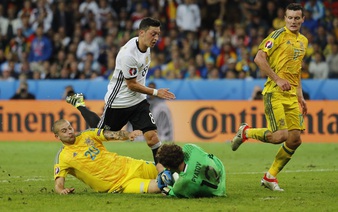 Shell-shocked Ukraine have no answers to German "machine"