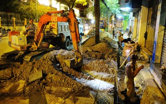 Continuous rains pose challenges to roadworks in Ho Chi Minh City